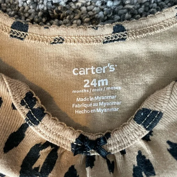 4 Carter's long sleeved Baby Onesies - Picture 7 of 7